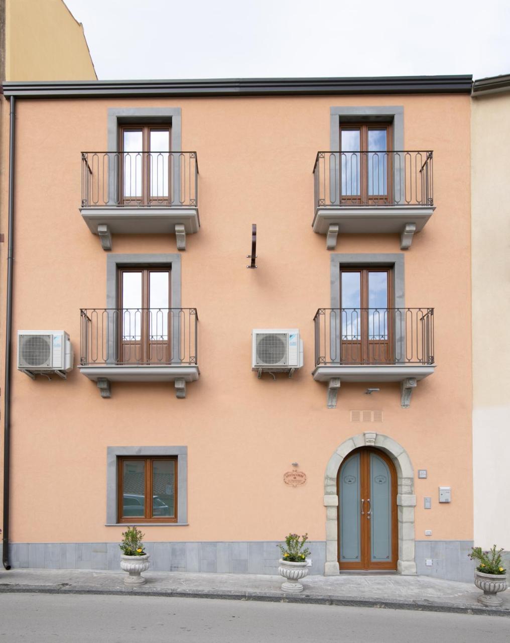 La Madonnina Hotel Никозия Екстериор снимка